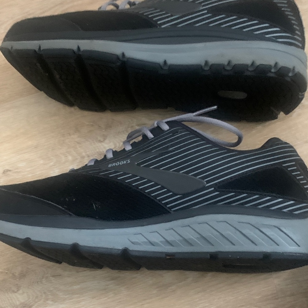Brooks Men's Black and Gray Athletic Shoes - Picture 4 of 7